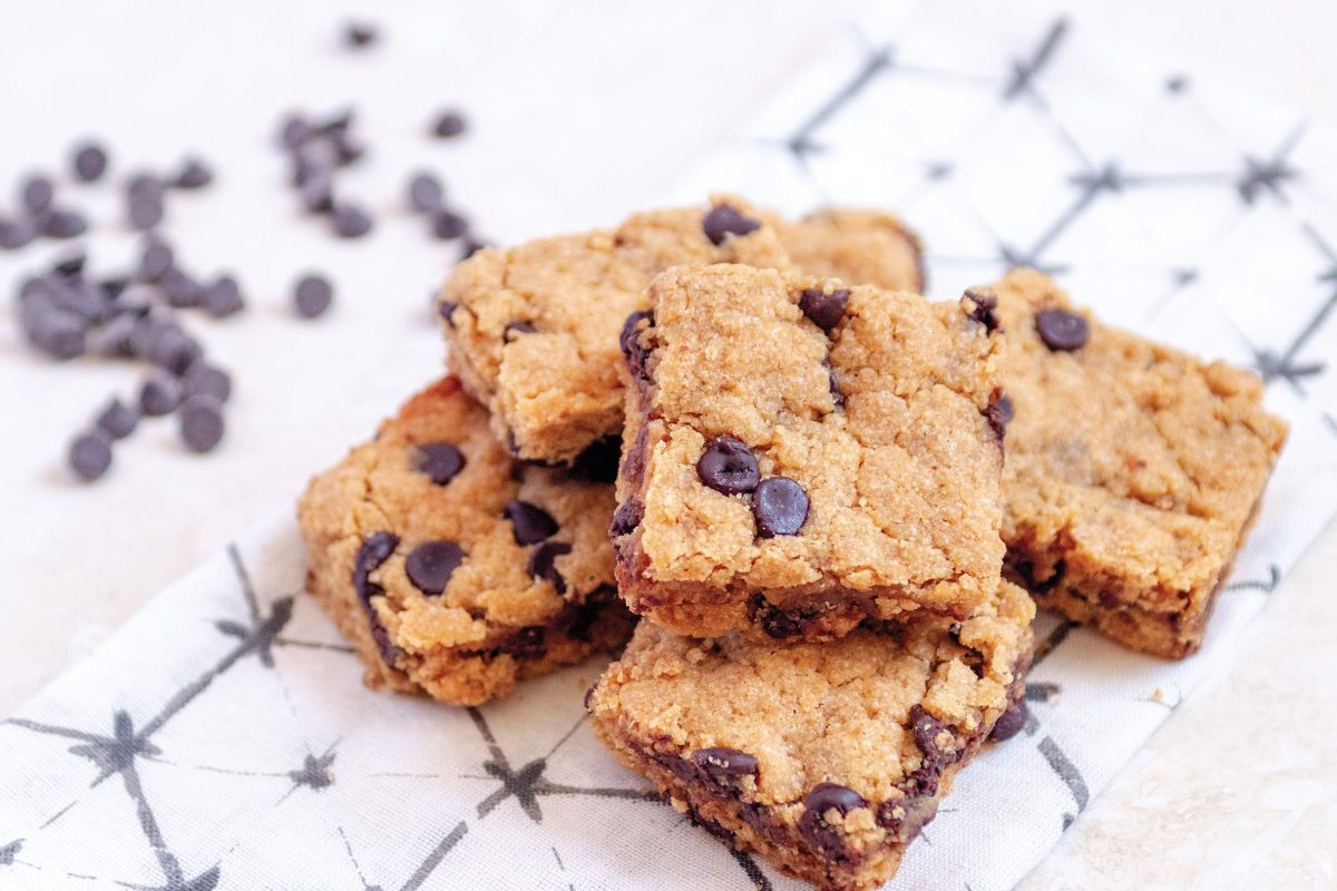 Low Carb Flourless Peanut Butter Chocolate Chip Cookie Bars