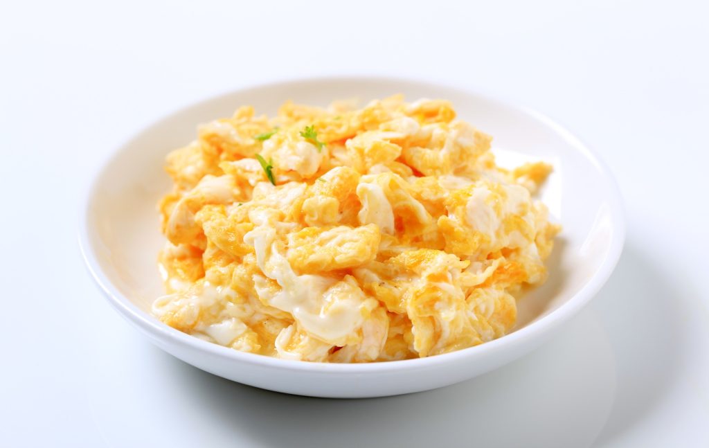 Scrambled eggs in a white bow.