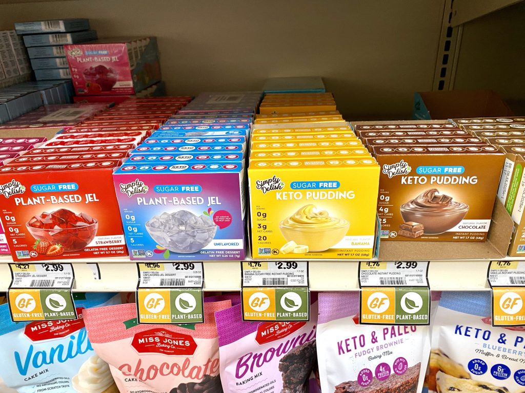 Simply Delish jello and pudding boxes on store shelf.