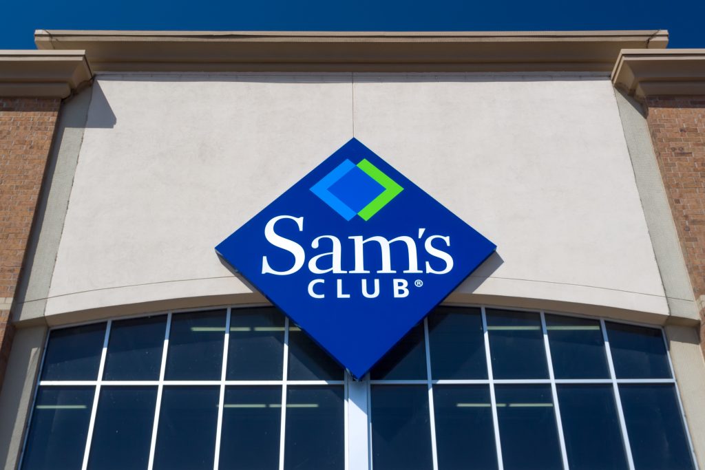 The front of Sam's Club building.