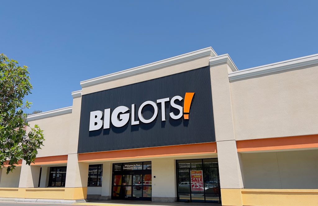 Big Lots front of store.