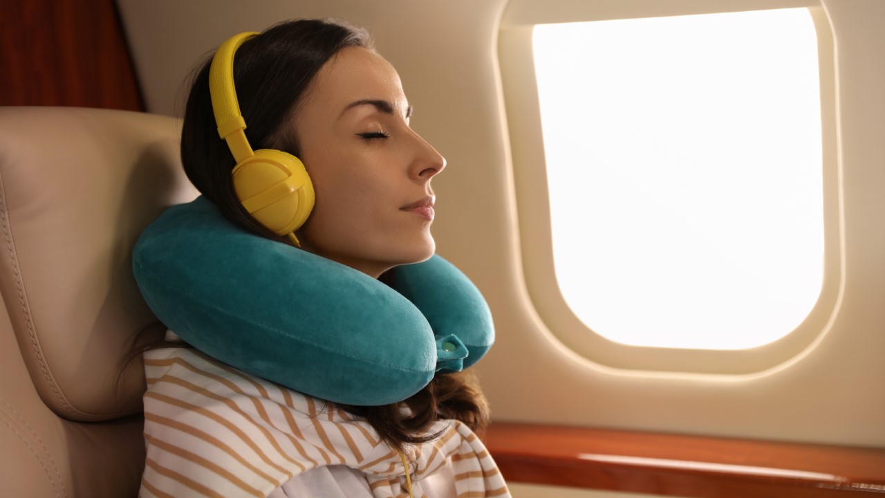 11 Ways to Get Better Sleep When You Travel