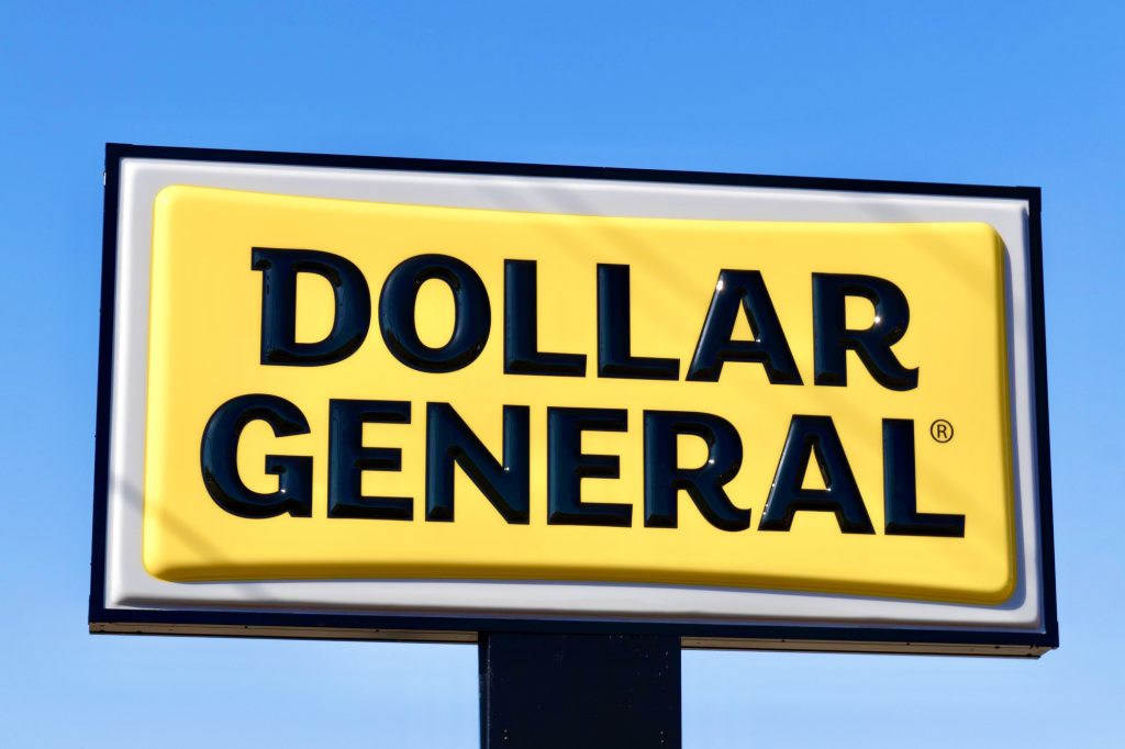 Dollar General Sign.