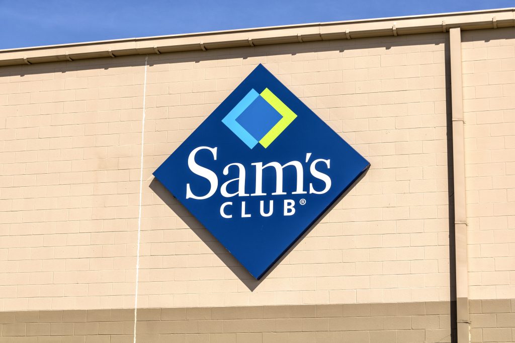Sam's Club sign.