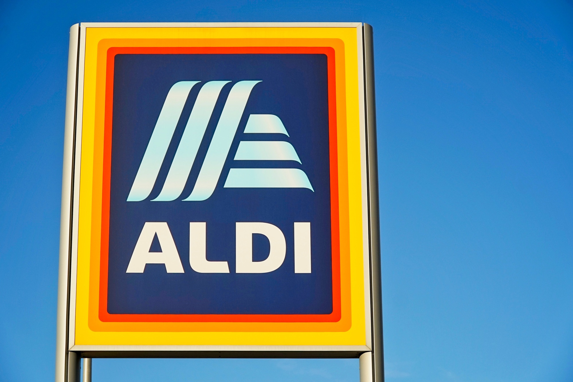 12 Reasons We Can’t Get Enough of ALDI’s Beloved Middle Aisle